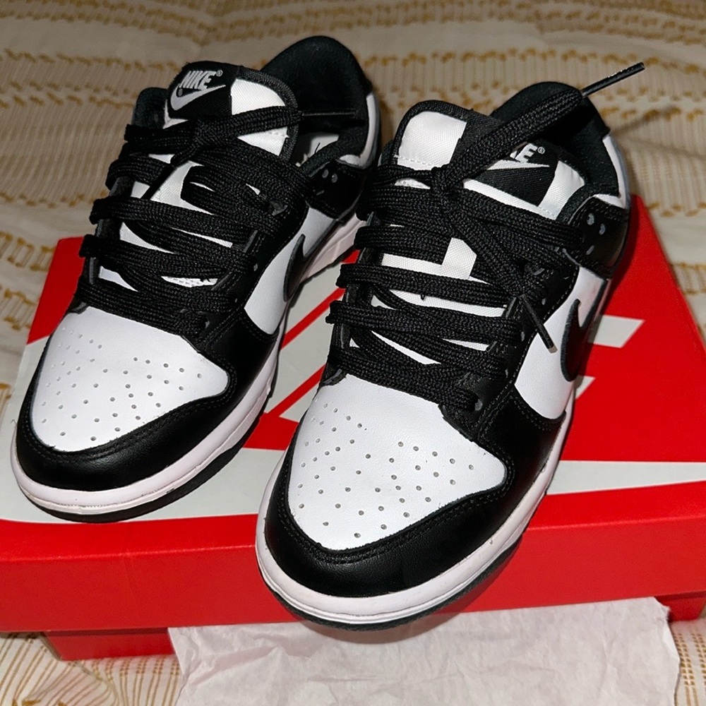 NIKE DUNK LOW PANDA DUNKS WMNS SIZE 5